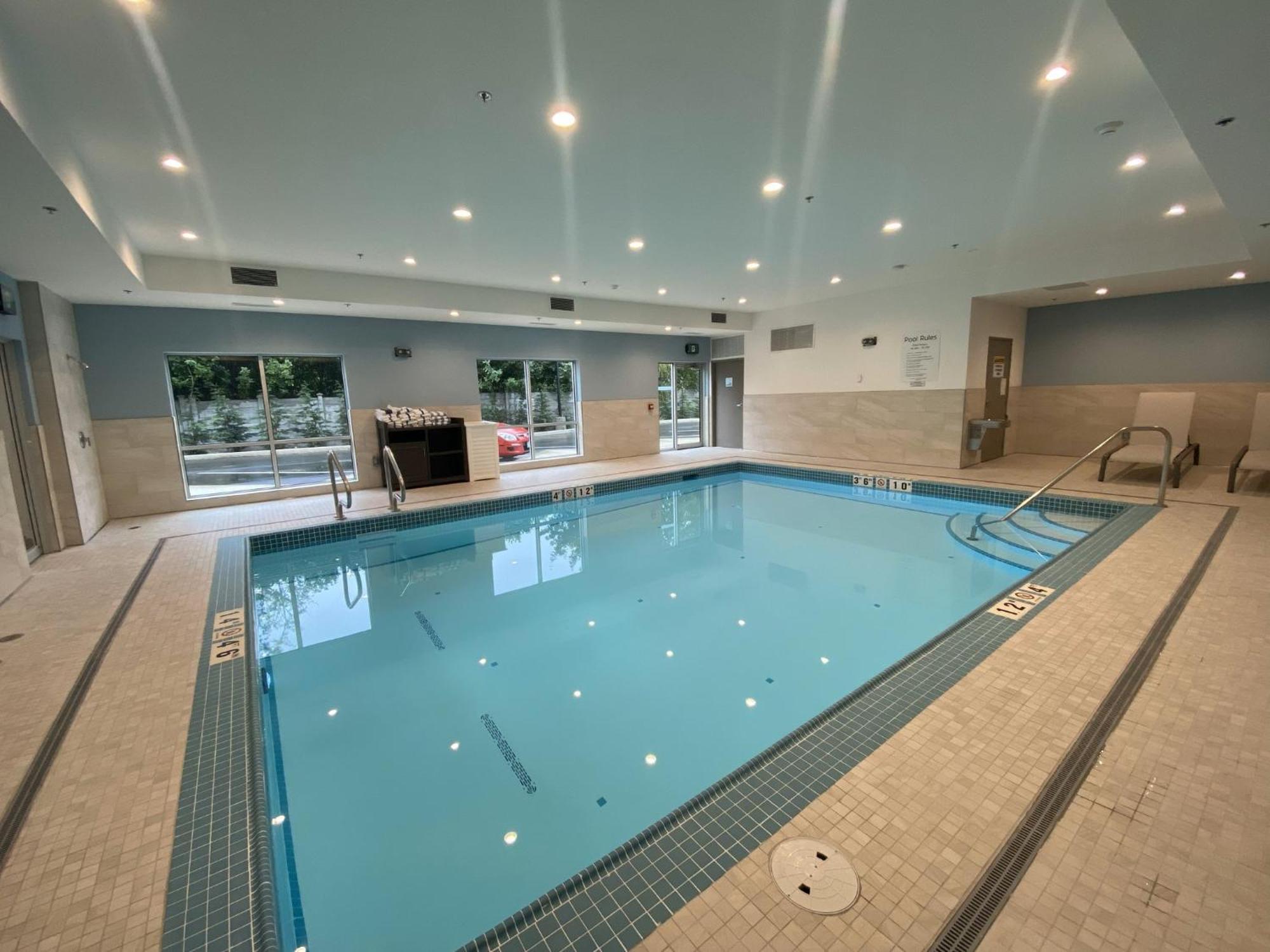 Holiday Inn Express & Suites - Courtenay - Comox By Ihg Bagian luar foto